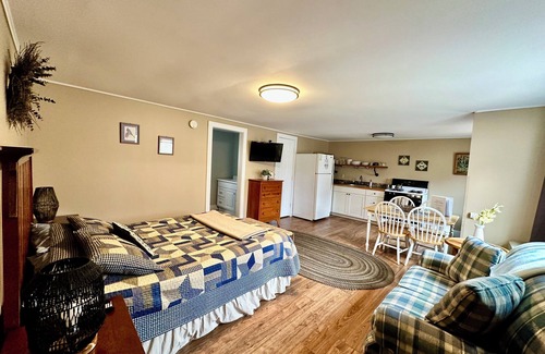 Old Forge Cottage | Lovely and Spacious Studio with Full Bath and Kitchen!