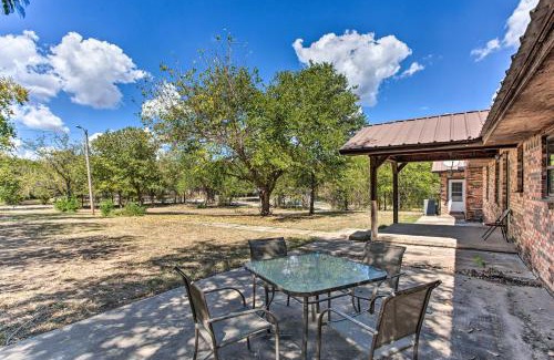 Atoka House | Lovely Anna Fink House with Patio and Fire Pit