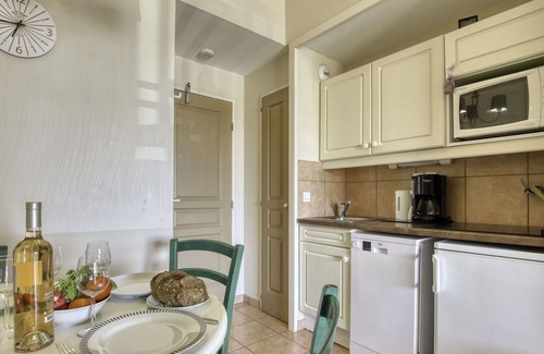 Six-Fours-les-Plages Apartment | Lovely apartment for 4 people with pool, WIFI, TV and terrace