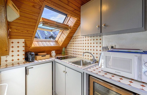 La Trinite-sur-Mer Apartment | Lovely apartment for 4 people with WIFI, TV, balcony, pets allowed and parking