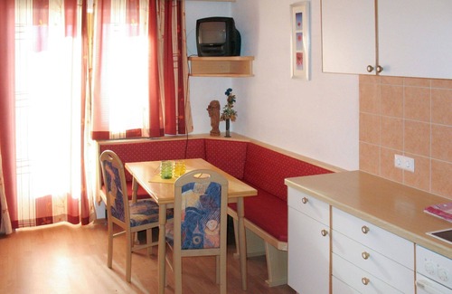 Stummerberg Apartment | Lovely apartment for 12 people with WIFI, TV, balcony and parking