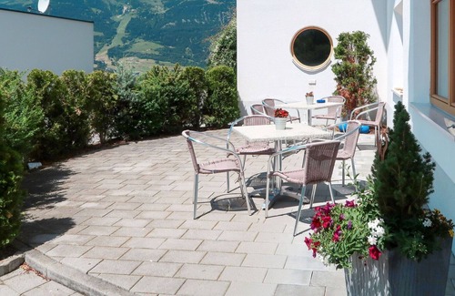 Fendels Apartment | Lovely apartment for 4 guests with WIFI, TV, terrace, pets allowed and parking