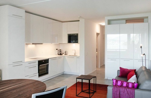 Bissone Apartment | Lovely apartment for 4 guests with A/C, pool, WIFI, TV, balcony, panoramic view and parking