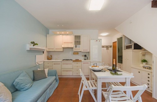 Pignone Apartment | Lovely apartment for 4 people with WIFI, pool, TV, terrace and parking