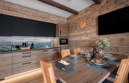 Dolni Morava Apartment | Lovely apartment for 5 guests with WIFI, TV, terrace and parking