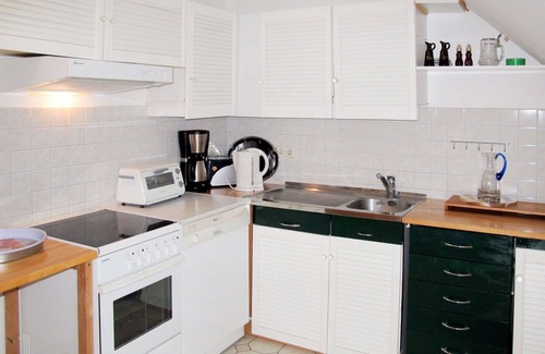 Godern Apartment | Lovely apartment for 5 guests with TV, balcony and parking