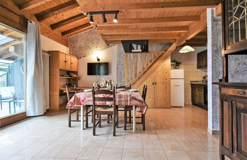 Prata Camportaccio Apartment | Lovely apartment for 5 people with WIFI, TV, terrace, pets allowed and parking