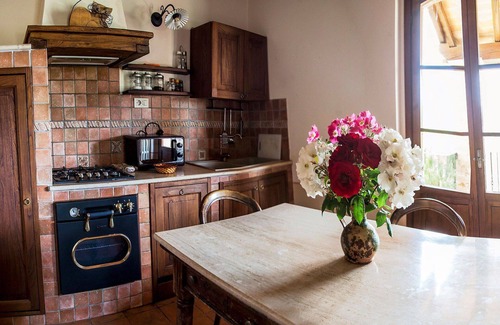 Allerona Apartment | Lovely apartment for 6 people with pool, WIFI, TV, patio, pets allowed, panoramic view and parking