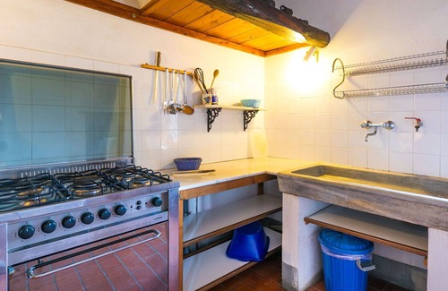 Pescia Apartment | Lovely apartment for 6 guests with WIFI, pool, TV, patio, pets allowed and parking