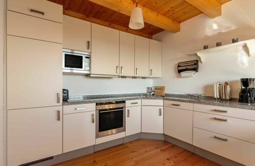 Albeck Apartment | Lovely apartment for 10 people with WIFI, TV, patio and parking