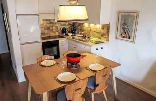 Schluein Apartment | Lovely apartment for 5 guests with WIFI, TV, patio, pets allowed, panoramic view and parking