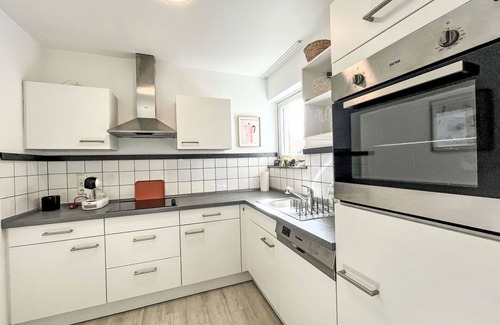 Siegburg Apartment | Lovely apartment for 5 guests with WIFI, TV, balcony and parking