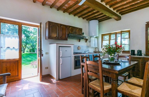 Sasso dʼOmbrone Villa | Lovely apartment in villa for 6 guests with pool, A/C, WIFI, patio and parking