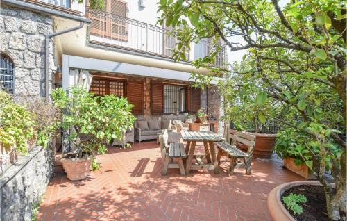 Rogno Apartment | Lovely Apartment In Rogno With Wifi