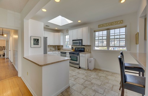 Long Beach Apartment | Lovely Apartment in Long Beach: 3 Blocks to Ocean!