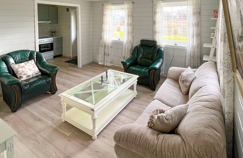 Farsund Apartment | Lovely apartment in Vanse with WiFi