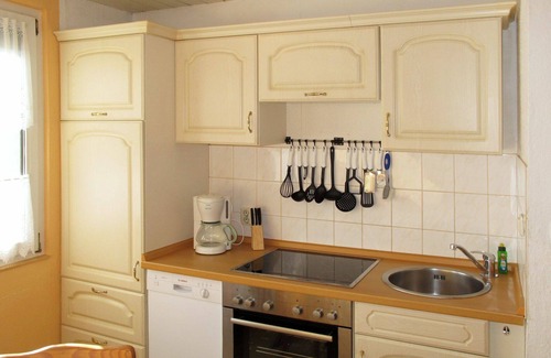 Dobbertin House | Lovely apartment in villa for 4 guests with TV, terrace, pets allowed and parking