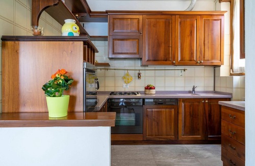 Someraro House | Lovely apartment in villa for 6 guests with WIFI, TV, balcony, pets allowed and parking