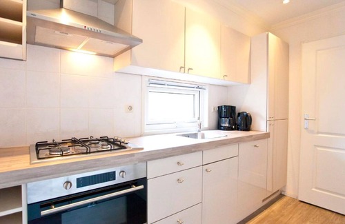 Schaarsbergen House | Lovely apartment in villa for 4 guests with pool, WIFI, TV, terrace and parking