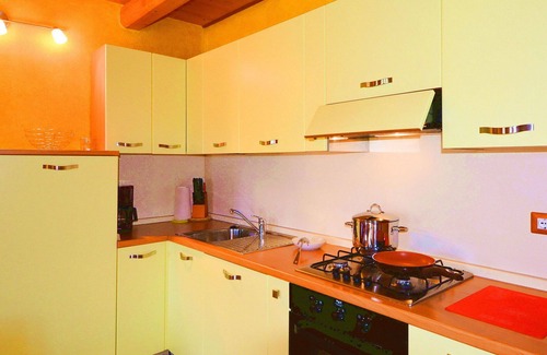 Peglio House | Lovely apartment in villa for 6 guests with WIFI, TV, patio and parking