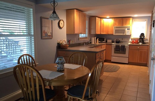 York Beach Apartment | Lovely Apartment just a few Steps Away from Beautiful Long Sands Beach