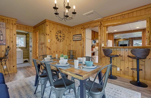 Au Gres Cottage | Lovely Au Gres Cottage w/Hot Tub: Walk to Beach!