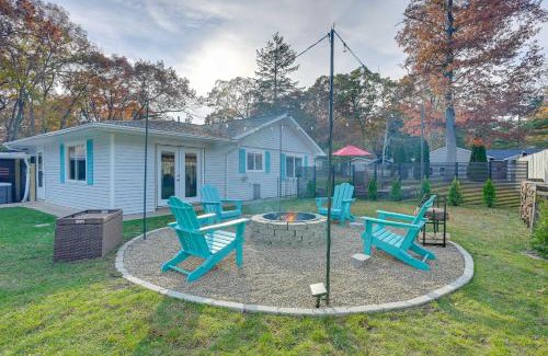 Au Gres House | Lovely Au Gres Cottage with Hot Tub Walk to Beach!