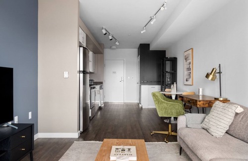 West Woodland Apartment | Lovely Ballard 1BR w/Lounge & BBQ, nr Shopping & Bars, by Blueground