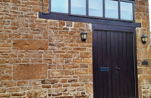 Shutford Cottage | Lovely barn conversion cottage with countryside views