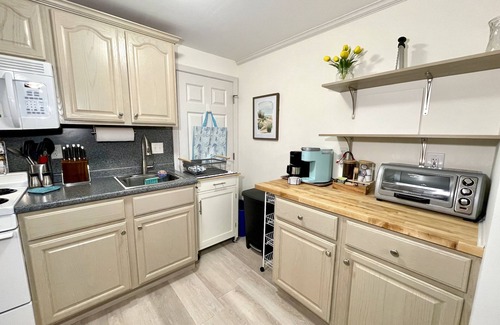 Ogunquit Condo | Lovely Boutique Studio, 1 mi. to Beach! 1/2 mi. to village ~ Trolley 2 blocks!