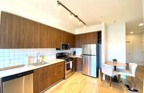 Sidney Apartment | Lovely Brand New Condo