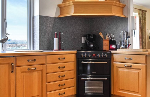 Ely Cottage | Lovely bright bungalow with amazing views across the open countryside.