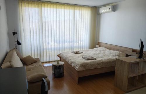 Chaika Apartment | Lovely bright studio on Sunny Beach