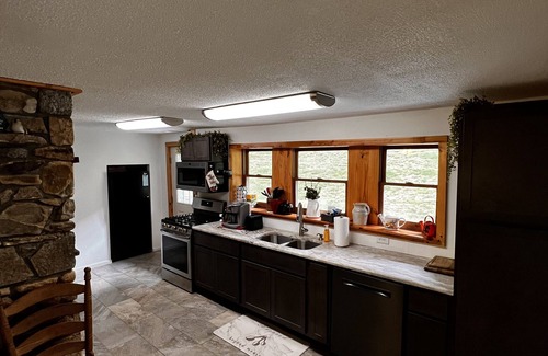 Weaverville Cabin | Lovely cabin on 136acre, 13 Miles from North Asheville. 6 miles from BR Parkway
