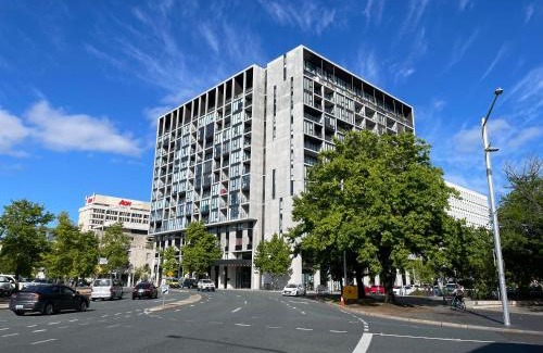 City West Apartment | Lovely CBD two bedroom apartment free parking