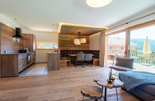 Tamsweg Ski Chalet | Lovely chalet in Wölting with natural pond
