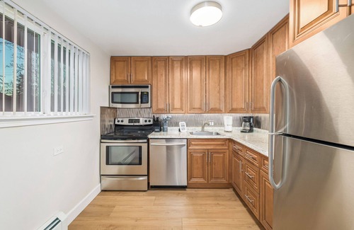 Cheesman Park Apartment | Lovely Cheesman Park apt on tree lined street