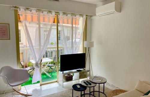 Beaulieu-sur-Mer Apartment | Lovely city center rental with balcony