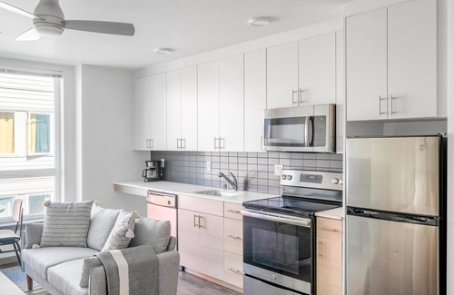 Columbia City Apartment | Lovely Columbia City Studio w/W/D & Gym, near Light Rail, by Blueground