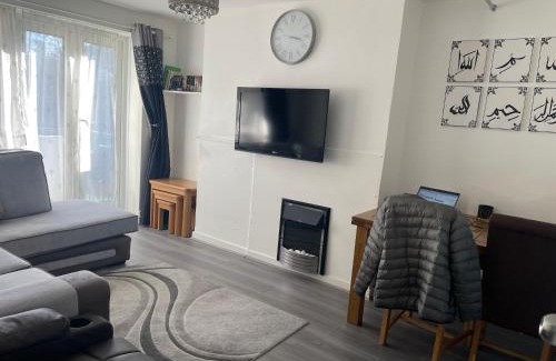 Shadwell Apartment | Lovely Comfortable home near CanaryWhafLondonCity