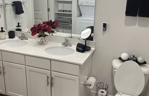 Mount Auburn Condo | Lovely & Comfy 1bedroom with indoor fireplace