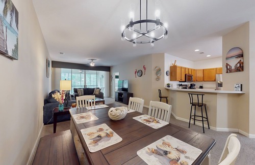 Red Hill Condo | Lovely condo with screened-in porch, WiFi, W/D, shared pool & hot tub