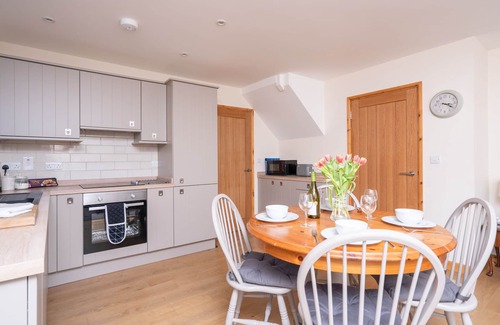 Bourton Cottage | Lovely Cotswold holiday Barn within walking distance of restaurants/shops