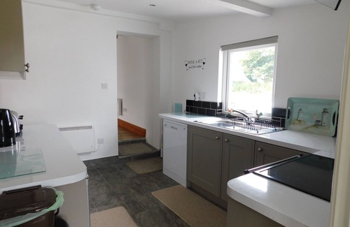 Garn Fadryn Cottage | Lovely Cottage In Morfa Nefyn. 3 bed 2 bath. No pets.