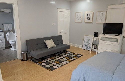 Squirrel Hill South House | Lovely, cozy Beacon guest suite with portable kitchen in Squirrel Hill