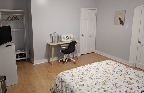Squirrel Hill South House | Lovely, cozy Murray guest suite in Squirrel Hill