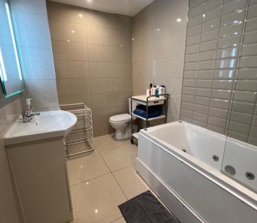 Terenure House | Lovely Dublin Home - Just 15 Mins to City Centre
