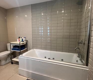 Terenure House | Lovely Dublin Home - Just 15 Mins to City Centre