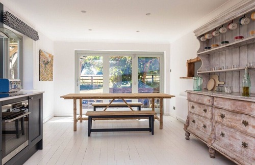 Graffham House | Lovely Family Home, 5-6 Bedrooms, set in The South Downs National Park