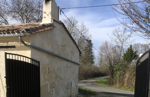 Bourg-sur-Gironde Cottage | Lovely farm cottage